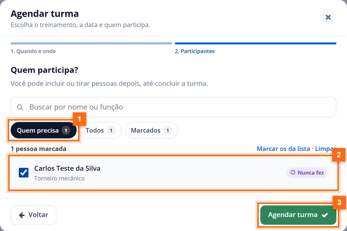 Etapa Participantes com o filtro Quem precisa e o funcionário marcado com a etiqueta Nunca fez